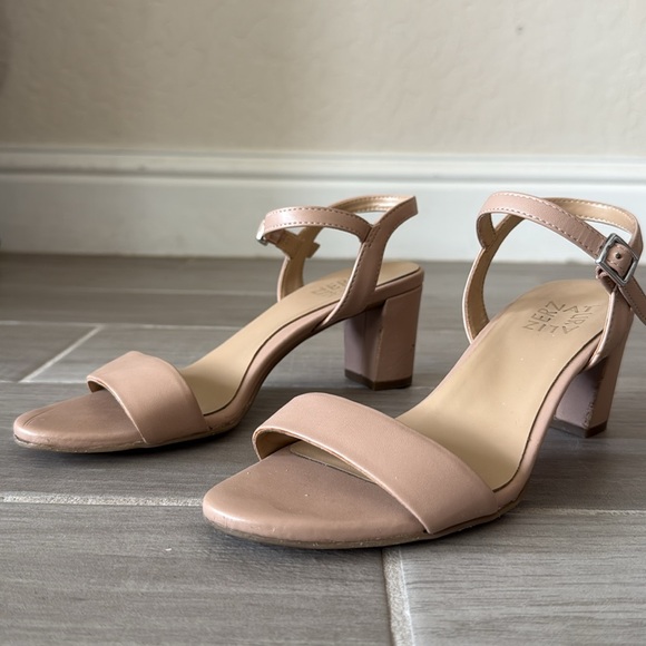 Naturalizer Bristol women’s high heel sandal size 6m tan/barely nude - Picture 2 of 7